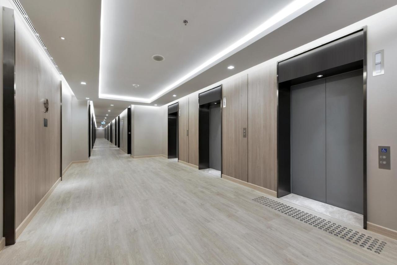 Centre Point Hotel Terminal21 Korat Nakhonratchasima Exteriér fotografie The elevator lobby