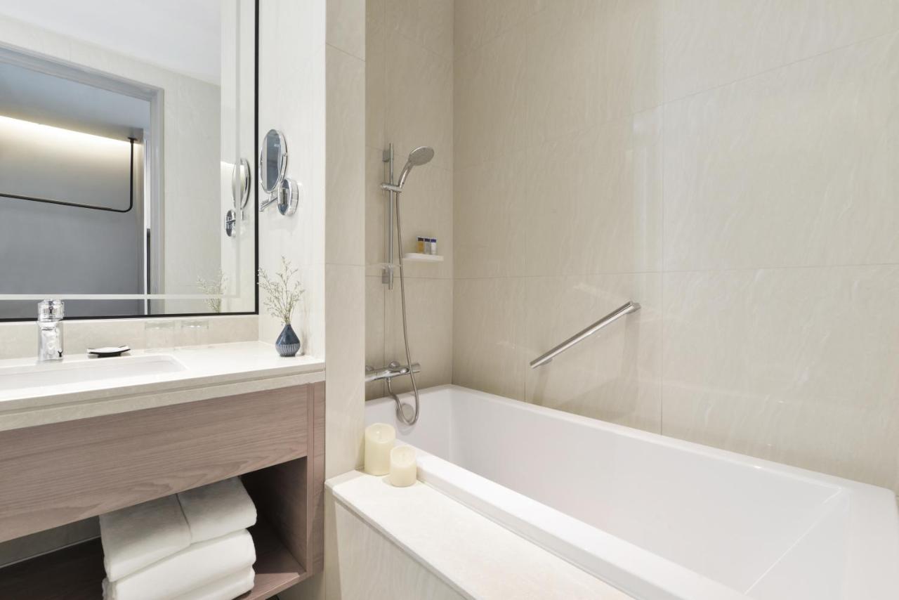 Centre Point Hotel Terminal21 Korat Nakhonratchasima Exteriér fotografie Bathroom