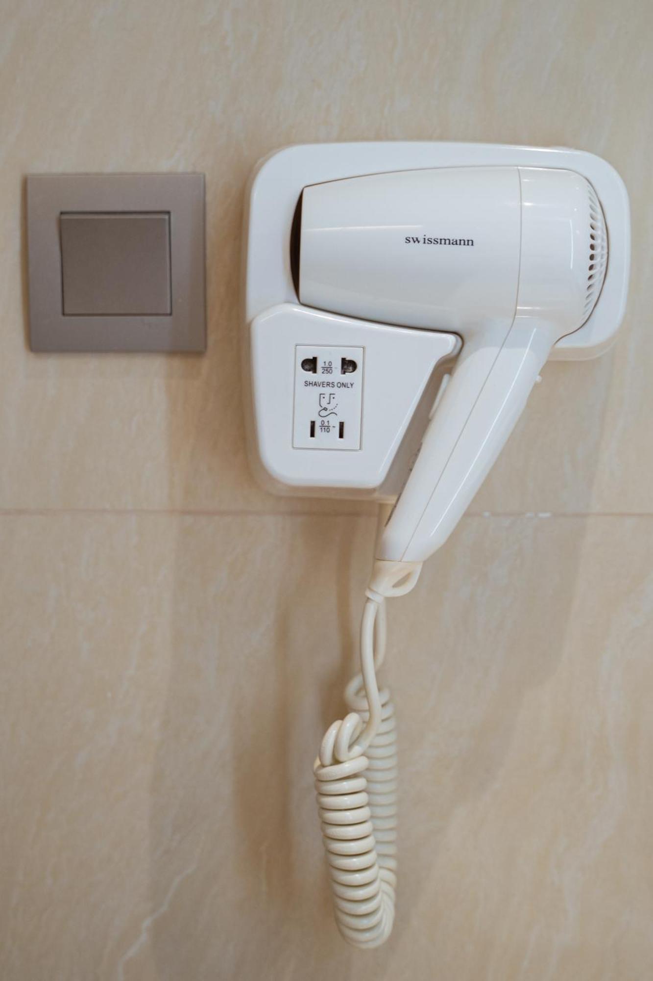 Centre Point Hotel Terminal21 Korat Nakhonratchasima Exteriér fotografie A wall-mounted hair dryer